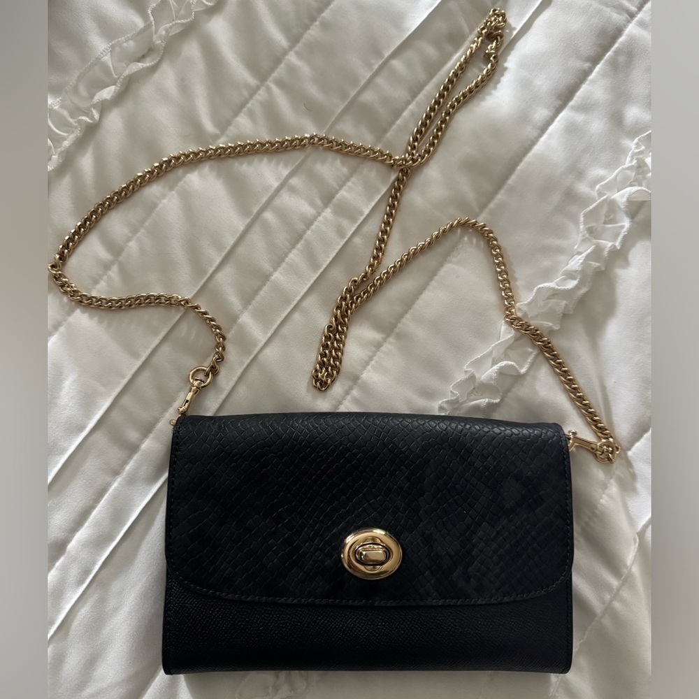 Coach Navy Blue Leather Crossbody Purse w/ Chain, Excellent condition